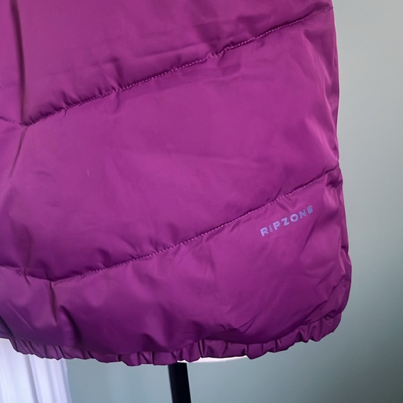 Women’s XL hooded zip up Ripzone vest - Picture 7 of 8